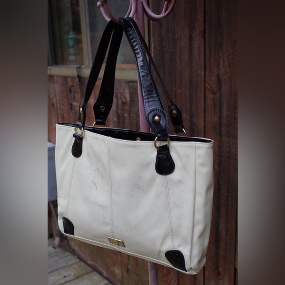 Betsey Johnson Bone Bow black Glossy Tote Handbag BB84135 - Picture 6 of 10